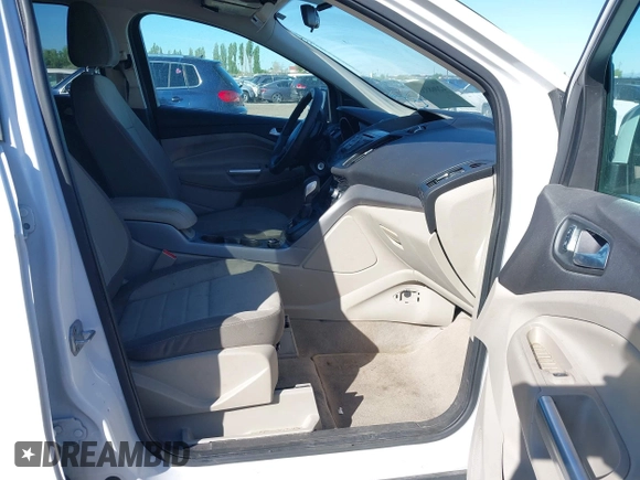 2014 Ford Escape SE with VIN 1FMCU9G90EUC24911, listed as a IAAI auction lot 42068333 with 209,268 mi miles. Bid and sale history available at carsss.com. Image 5.