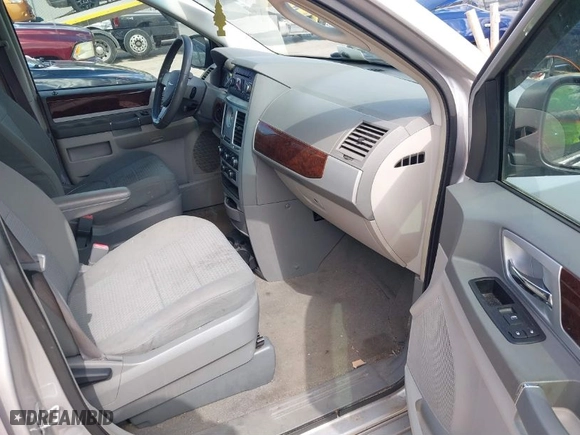 2010 Chrysler Town & Country Touring with VIN 2A4RR5D11AR308213, listed as a IAAI auction lot 41860649 with 196,072 mi miles. Bid and sale history available at carsss.com. Image 5.