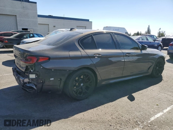 2022 BMW 5 Series M550i xDrive z VIN WBA13BK0XNCJ23778, wystawiony jako Copart lot #76946634 z przebiegiem 24 889 mil mil oraz Szkoda całkowita • Salvage title. Historia ofert i sprzedaży dostępna na DreamBid. Obrazek 3.