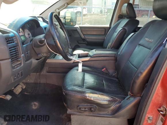 2012 Nissan Titan SV z VIN 1N6AA0EC6CN300084, wystawiony jako Copart lot #55234505 z przebiegiem 331 540 mil mil oraz Szkoda całkowita • Salvage title. Historia ofert i sprzedaży dostępna na DreamBid. Obrazek 7.