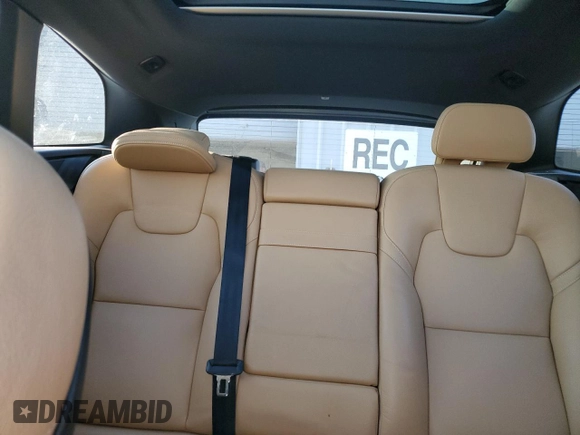 2020 Volvo XC60 Momentum с VIN YV4102RK3L1582224, выставлен на аукционе Copart как лот 46915295 с пробегом 83 260 миль миль и Списание • Salvage title. История ставок и продаж доступна на DreamBid. Изображение 10.