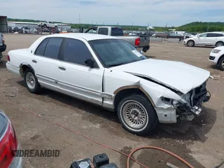 1993 Mercury Grand Marquis GS z VIN 2MELM74WXPX621619, wystawiony jako IAAI lot #42177359 z przebiegiem 160 580 mil mil oraz . Historia ofert i sprzedaży dostępna na DreamBid. Obrazek 1.