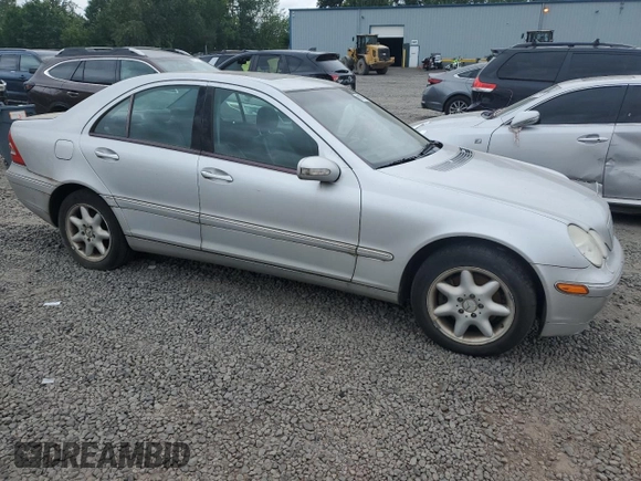 2002 Mercedes-Benz C 230/260/280/320 with VIN WDBRF64J52F271131, listed as a Copart auction lot 61007165 with 144,708 mi miles and Clean title. Bid and sale history available at DreamBid. Image 4.