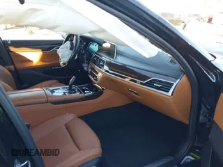 2016 BMW 7 Series 740i z VIN WBA7E2C55GG548125, wystawiony jako IAAI lot #41351277 z przebiegiem Nie podano mil oraz . Historia ofert i sprzedaży dostępna na DreamBid. Obrazek 5.