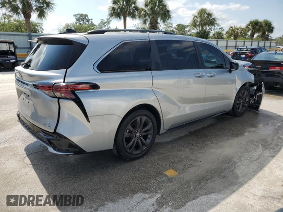 2022 Toyota Sienna XSE with VIN 5TDXRKEC9NS133380, listed as a Copart auction lot 43124635 with 31,600 mi miles and Non repairable. Bid and sale history available at DreamBid. Image 3.