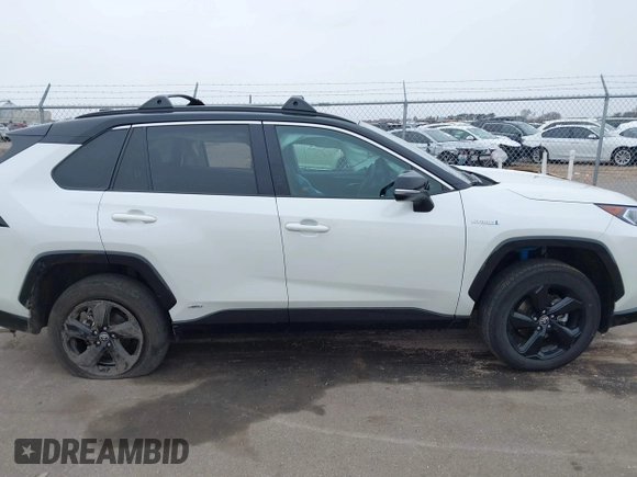 2021 Toyota RAV4 Hybrid XSE with VIN 2T3E6RFV4MW021009, listed as a IAAI auction lot 41940278 with 33,016 mi miles and . Bid and sale history available at DreamBid. Image 13.