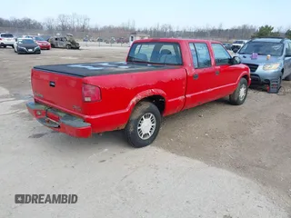 2000 GMC Sonoma with VIN 1GTDT14W1YK114098, listed as a IAAI auction lot 41995392 with 261,905 mi miles and . Bid and sale history available at DreamBid. Image 4.