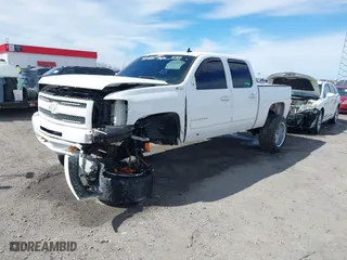 2010 Chevrolet Silverado 1500 LT with VIN 3GCRKSE34AG142638, listed as a IAAI auction lot 41620863 with 330,631 mi miles. Bid and sale history available at carsss.com. Image 22.