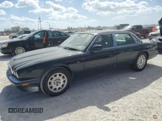 2003 Jaguar XJ 8 z VIN SAJDA14C73LF57326, wystawiony jako Copart lot #74888964 z przebiegiem Nie podano mil oraz Szkoda całkowita • Salvage title. Historia ofert i sprzedaży dostępna na DreamBid. Obrazek 1.