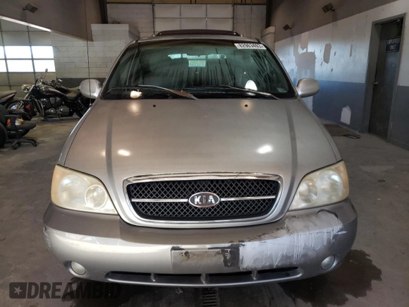 2004 Kia Sedona LX with VIN KNDUP131946569536, listed as a Copart auction lot 82963493 with 119,901 mi miles and Clean Title. Bid and sale history available at carsss.com. Image 5.