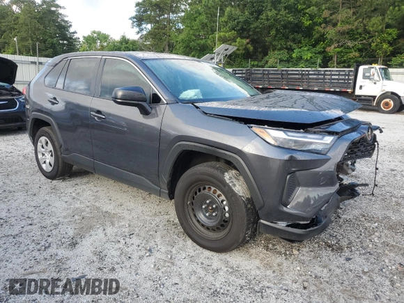 2023 Toyota RAV4 LE z VIN 2T3F1RFV6PW393703, wystawiony jako Copart lot #59969205 z przebiegiem 26 327 mil mil oraz Czysty tytuł • Clean title. Historia ofert i sprzedaży dostępna na DreamBid. Obrazek 4.