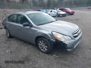 2011 Subaru Legacy 2.5i z VIN 4S3BMBA60B3247760, wystawiony jako IAAI lot #42047046 z przebiegiem 148 261 mil mil oraz . Historia ofert i sprzedaży dostępna na DreamBid. Obrazek 1.