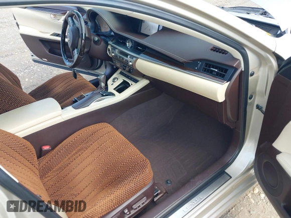2018 Lexus ES with VIN 58ABK1GG0JU111819, listed as a IAAI auction lot 40320555 with 32,194 mi miles. Bid and sale history available at carsss.com. Image 5.