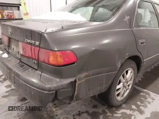 2001 Toyota Camry LE z VIN JT2BF28K110307972, wystawiony jako IAAI lot #41652522 z przebiegiem 201 631 mil mil oraz . Historia ofert i sprzedaży dostępna na DreamBid. Obrazek 6.