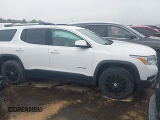 2019 GMC Acadia SLT z VIN 1GKKNMLS9KZ173596, wystawiony jako IAAI lot #40823722 z przebiegiem 123 457 mil mil oraz . Historia ofert i sprzedaży dostępna na DreamBid. Obrazek 13.