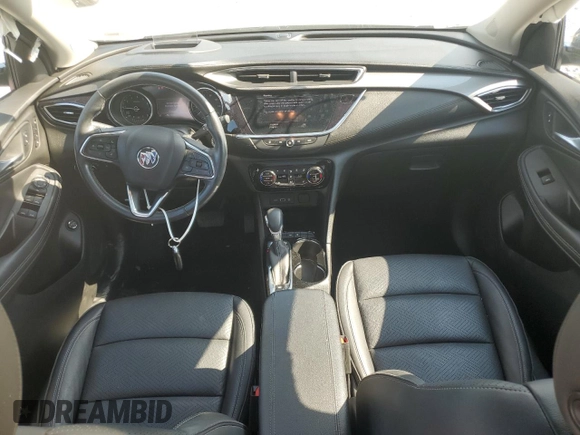 2021 Buick Encore GX Essence z VIN KL4MMFSL8MB077428, wystawiony jako Copart lot #71731754 z przebiegiem 51 432 mil mil oraz Szkoda całkowita • Salvage title. Historia ofert i sprzedaży dostępna na DreamBid. Obrazek 8.