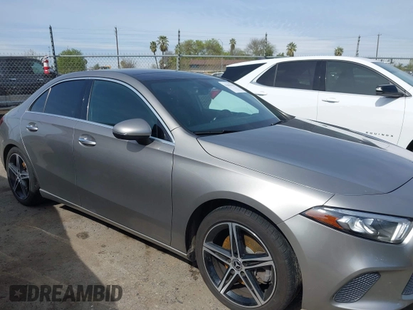 2019 Mercedes-Benz A 220 z VIN WDD3G4EB1KW025196, wystawiony jako IAAI lot #41861125 z przebiegiem 79 396 mil mil oraz . Historia ofert i sprzedaży dostępna na DreamBid. Obrazek 13.