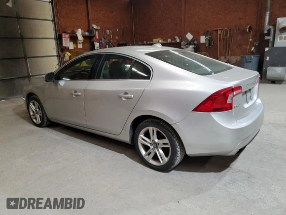2014 Volvo S60 T5 z VIN YV1612FS9E2278834, wystawiony jako Copart lot #56123805 z przebiegiem 138 038 mil mil oraz Czysty tytuł • Clean title. Historia ofert i sprzedaży dostępna na DreamBid. Obrazek 2.