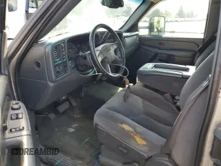 2006 GMC Sierra 2500HD SLT z VIN 1GTHK29D86E167541, wystawiony jako Copart lot #71894724 z przebiegiem Nie podano mil oraz Czysty tytuł • Clean title. Historia ofert i sprzedaży dostępna na DreamBid. Obrazek 8.