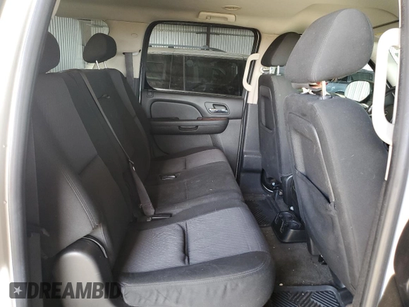 2010 Chevrolet Suburban LS z VIN 1GNUKHE37AR172317, wystawiony jako Copart lot #58264205 z przebiegiem 171 390 mil mil oraz Czysty tytuł • Clean title. Historia ofert i sprzedaży dostępna na DreamBid. Obrazek 11.