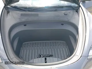 2023 Tesla Model 3 z VIN 5YJ3E1EA3PF435158, wystawiony jako IAAI lot #42356031 z przebiegiem 41 408 mil mil oraz . Historia ofert i sprzedaży dostępna na DreamBid. Obrazek 10.