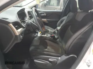 2017 Jeep Cherokee Altitude с VIN 1C4PJMAS0HW582743, выставлен на аукционе Copart как лот 87885335 с пробегом 98 952 миль миль и Списание • Salvage title. История ставок и продаж доступна на DreamBid. Изображение 7.