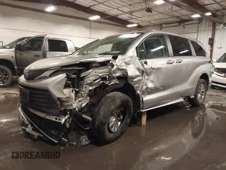 2022 Toyota Sienna XLE with VIN 5TDYRKEC6NS126603, listed as a IAAI auction lot 41561490 with 69,069 mi miles. Bid and sale history available at carsss.com. Image 2.