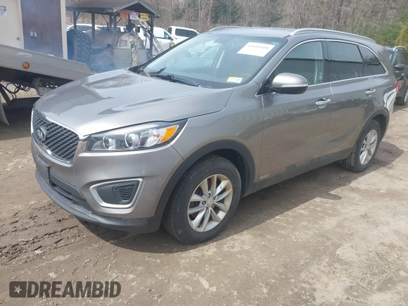 2018 Kia Sorento LX with VIN 5XYPGDA36JG403695, listed as a IAAI auction lot 42018100 with 111,059 mi miles. Bid and sale history available at carsss.com. Image 2.