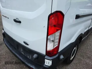 2020 Ford Transit Cargo z VIN 1FTYE1C89LKA17335, wystawiony jako IAAI lot #42561511 z przebiegiem 276 728 mil mil oraz . Historia ofert i sprzedaży dostępna na DreamBid. Obrazek 22.