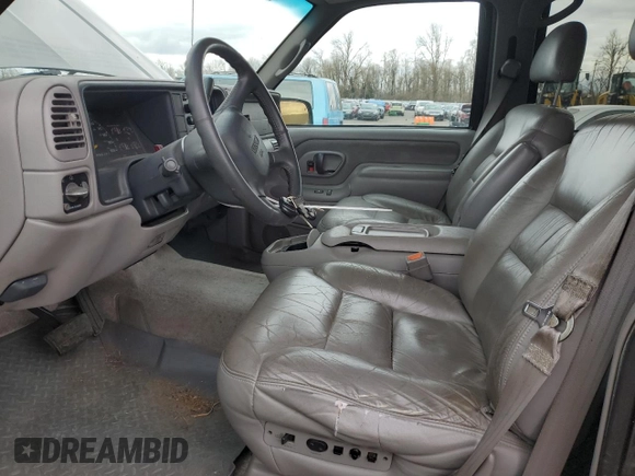 1999 GMC Suburban z VIN 1GKFK16R0XJ772880, wystawiony jako Copart lot #46986325 z przebiegiem 237 921 mil mil oraz Czysty tytuł • Clean title. Historia ofert i sprzedaży dostępna na DreamBid. Obrazek 7.