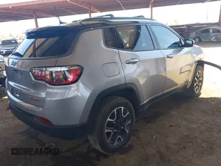 2019 Jeep Compass Trailhawk z VIN 3C4NJDDB1KT812953, wystawiony jako IAAI lot #42178451 z przebiegiem 76 269 mil mil oraz . Historia ofert i sprzedaży dostępna na DreamBid. Obrazek 4.