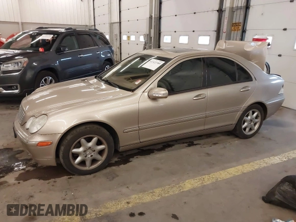2003 Mercedes-Benz C 240 с VIN WDBRF81J13F426419, выставлен на аукционе IAAI как лот 41522789 с пробегом 107 402 миль миль и . История ставок и продаж доступна на DreamBid. Изображение 17.