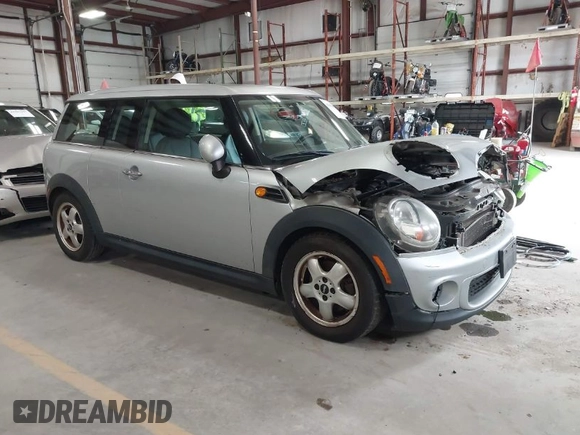 2011 MINI Clubman z VIN WMWZF3C56BT188312, wystawiony jako IAAI lot #41980882 z przebiegiem 143 669 mil mil oraz . Historia ofert i sprzedaży dostępna na DreamBid. Obrazek 1.
