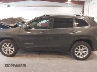 2016 Jeep Cherokee Latitude z VIN 1C4PJMCB3GW187502, wystawiony jako IAAI lot #42048898 z przebiegiem 151 450 mil mil oraz . Historia ofert i sprzedaży dostępna na DreamBid. Obrazek 14.