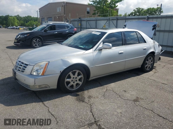 2009 Cadillac DTS 1SA z VIN 1G6KD57Y19U136085, wystawiony jako Copart lot #56983425 z przebiegiem 115 468 mil mil oraz Czysty tytuł • Clean title. Historia ofert i sprzedaży dostępna na DreamBid. Obrazek 1.