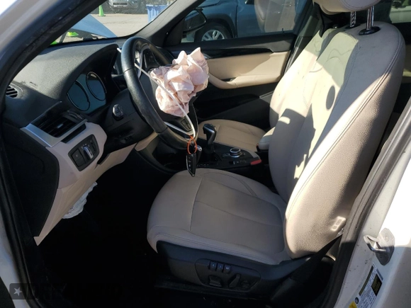 2019 BMW X1 sDrive28i with VIN WBXHU7C53K3H45694, listed as a Copart auction lot 85804084 with 151,645 mi miles and Salvage Title. Bid and sale history available at DreamBid. Image 7.