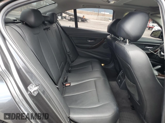 2015 BMW 3 Series 328i z VIN WBA3C1C59FK122223, wystawiony jako Copart lot #56991615 z przebiegiem 83 519 mil mil oraz Szkoda całkowita • Salvage title. Historia ofert i sprzedaży dostępna na DreamBid. Obrazek 10.