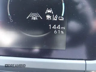 2024 Toyota bZ4X XLE z VIN JTMABACA5RA070254, wystawiony jako IAAI lot #42427736 z przebiegiem 5 718 mil mil oraz . Historia ofert i sprzedaży dostępna na DreamBid. Obrazek 17.