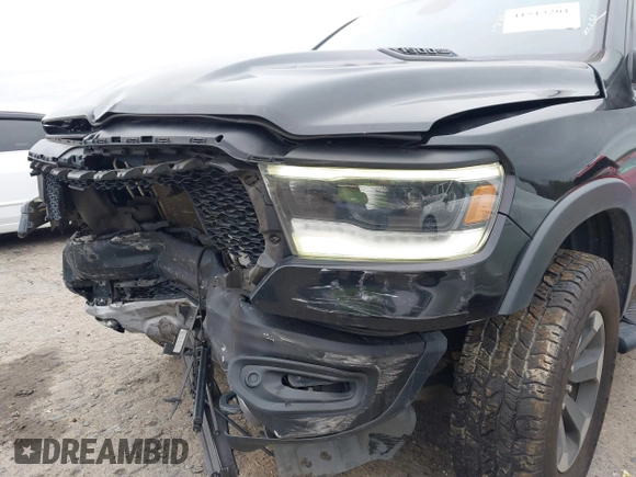 2019 Ram 1500 Rebel z VIN 1C6SRFLT1KN722064, wystawiony jako IAAI lot #41513201 z przebiegiem 113 559 mil mil oraz . Historia ofert i sprzedaży dostępna na DreamBid. Obrazek 22.