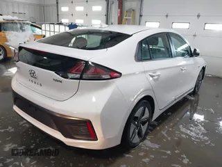 2020 Hyundai Ioniq SEL z VIN KMHC85LC9LU209366, wystawiony jako IAAI lot #41248182 z przebiegiem 120 121 mil mil oraz . Historia ofert i sprzedaży dostępna na DreamBid. Obrazek 4.