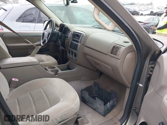 2004 Ford Explorer XLT z VIN 1FMZU63K64UB38633, wystawiony jako IAAI lot #41647422 z przebiegiem 232 857 mil mil oraz . Historia ofert i sprzedaży dostępna na DreamBid. Obrazek 5.