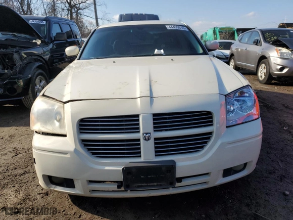 2005 Dodge Magnum RT with VIN 2D8GV58235H682430, listed as a Copart auction lot 44499215 with 177,090 mi miles and Salvage Title. Bid and sale history available at carsss.com. Image 5.