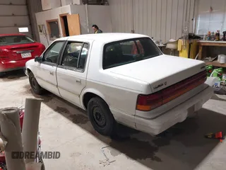 1994 Dodge Spirit z VIN 3B3AA46KXRT214299, wystawiony jako IAAI lot #41908262 z przebiegiem 72 619 mil mil oraz . Historia ofert i sprzedaży dostępna na DreamBid. Obrazek 3.