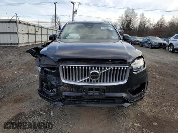 2024 Volvo XC90 Ultimate Bright Theme with VIN YV4062PF5R1185137, listed as a Copart auction lot 45935385 with 15,719 mi miles and Salvage Title. Bid and sale history available at carsss.com. Image 5.