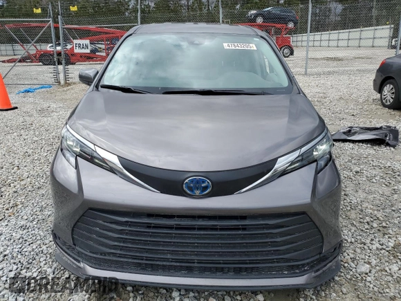 2024 Toyota Sienna LE with VIN 5TDKRKEC5RS208155, listed as a Copart auction lot 47843205 with 24,393 mi miles and Clean Title. Bid and sale history available at carsss.com. Image 5.