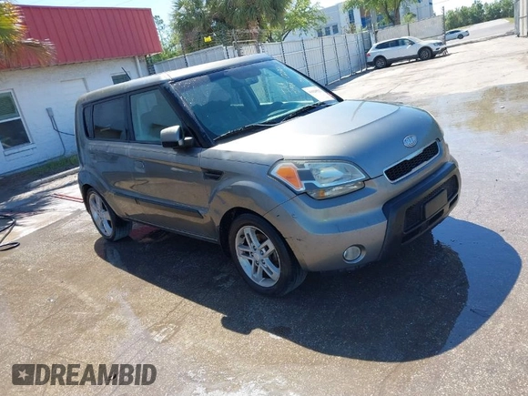 2010 Kia Soul + with VIN KNDJT2A29A7028640, listed as a IAAI auction lot 41820532 with 303,975 mi miles. Bid and sale history available at carsss.com. Image 1.