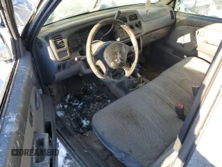 2000 Nissan Frontier XE z VIN 1N6DD21S5YC399092, wystawiony jako Copart lot #89199395 z przebiegiem 170 742 mil mil oraz Czysty tytuł • Clean title. Historia ofert i sprzedaży dostępna na DreamBid. Obrazek 8.