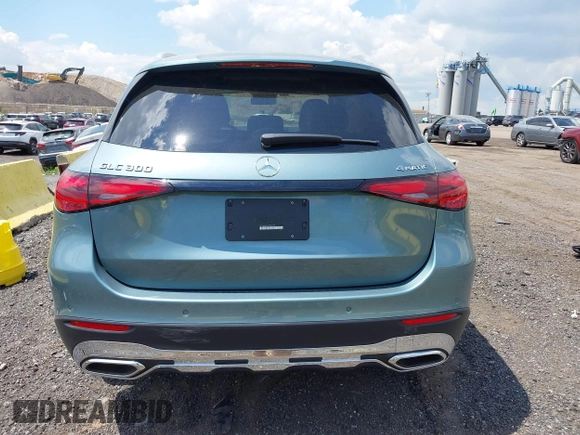 2025 Mercedes-Benz GLC 300 z VIN W1NKM4HB7SF357792, wystawiony jako IAAI lot #42177374 z przebiegiem 982 mil mil oraz . Historia ofert i sprzedaży dostępna na DreamBid. Obrazek 16.