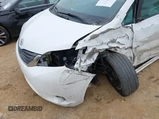 2011 Toyota Sienna XLE with VIN 5TDDK3DC0BS015244, listed as a IAAI auction lot 41413002 with 128,591 mi miles. Bid and sale history available at carsss.com. Image 17.