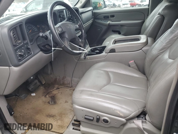 2005 GMC Yukon SLT z VIN 1GKEC13T35J119126, wystawiony jako Copart lot #47849455 z przebiegiem 301 785 mil mil oraz Szkoda całkowita • Salvage title. Historia ofert i sprzedaży dostępna na DreamBid. Obrazek 7.